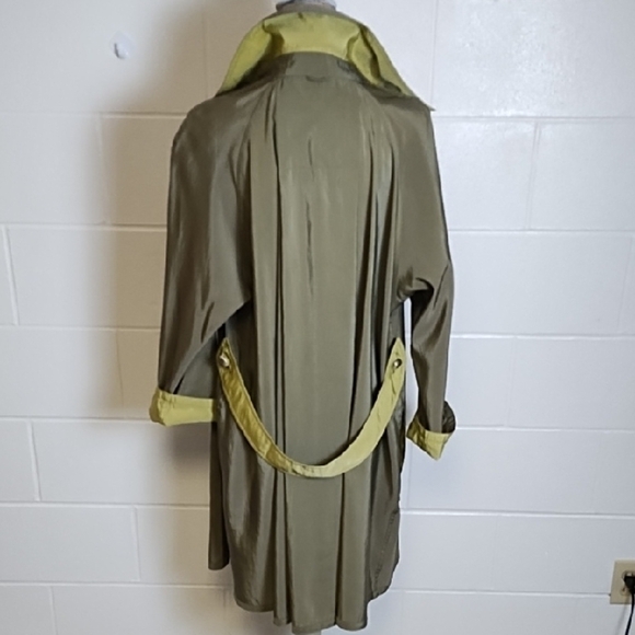 Reversible Green Trench Coat with Pockets Belt Accent can be Removed & Reversed - Picture 5 of 13